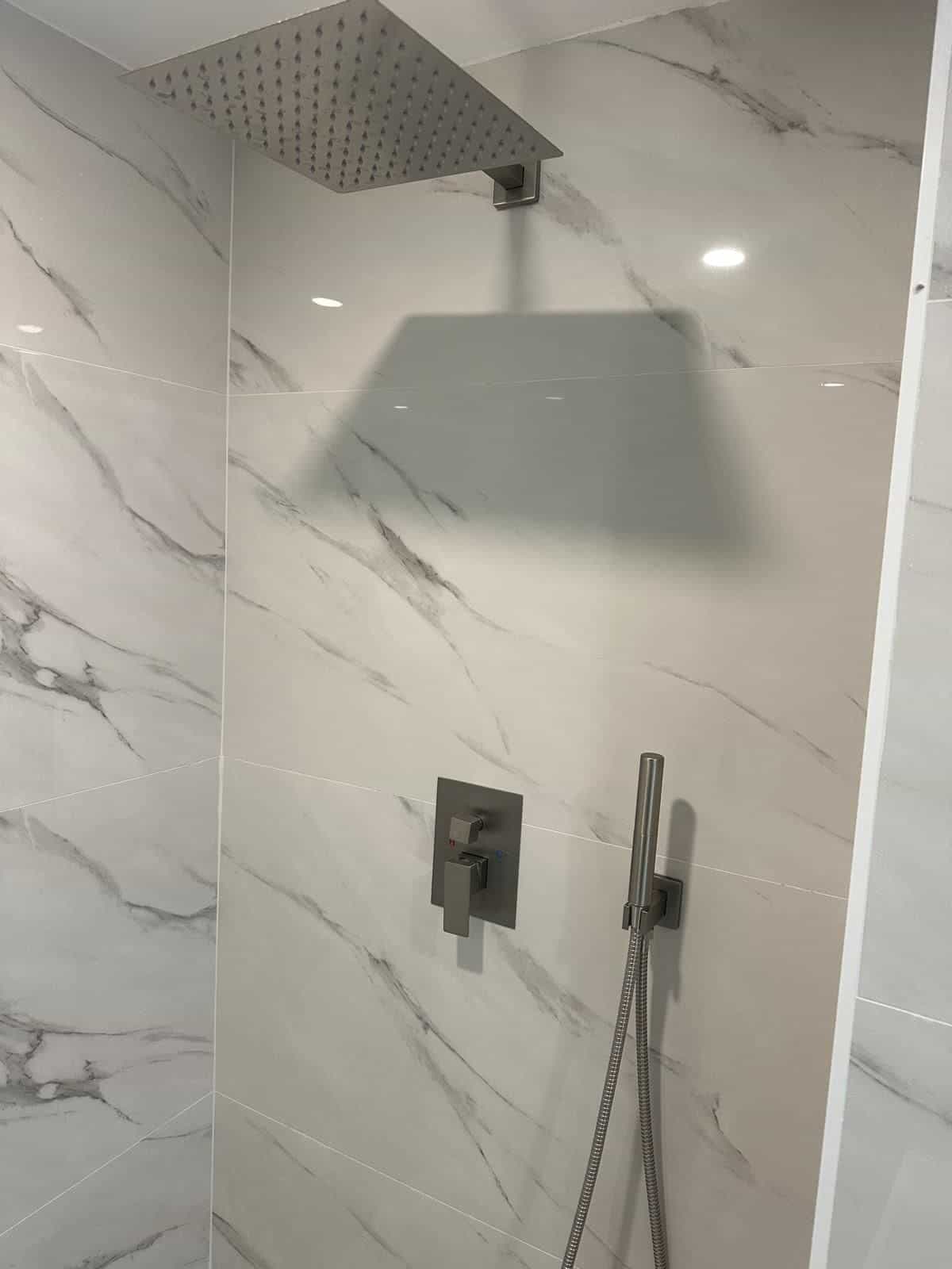 Before and after of a Bathroom remodeling by a plumber in South Miami