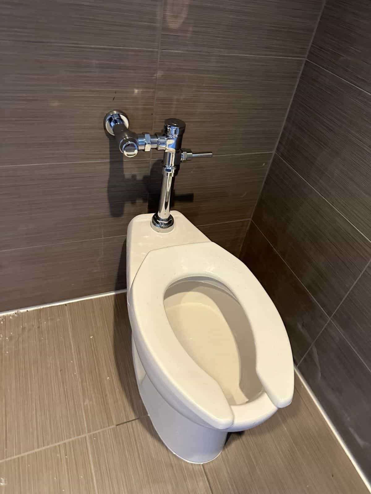 Before and after of a Toilet installation by a plumber in South Miami