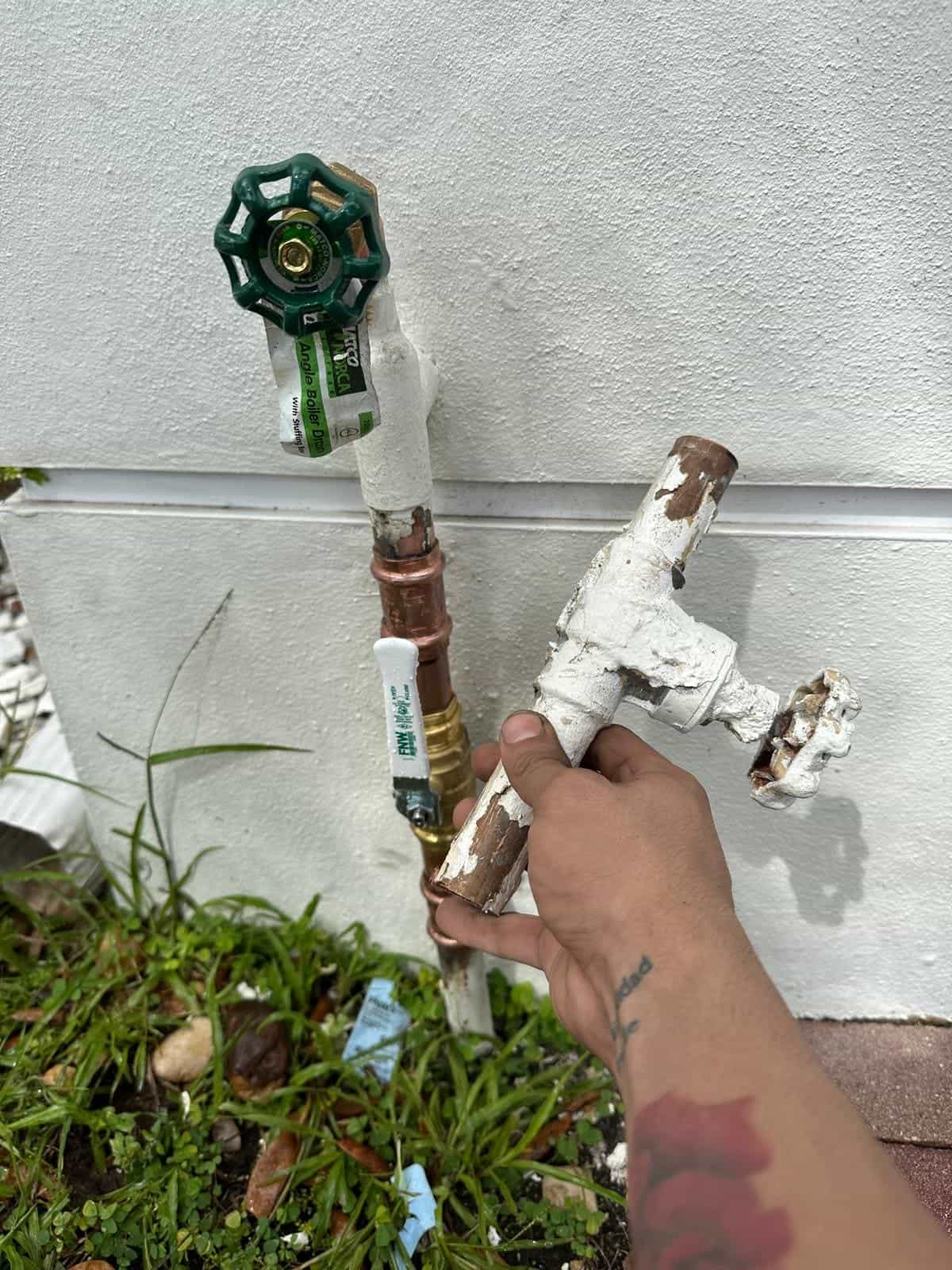 Before and after of a Main valve replacement by a plumber in South Miami